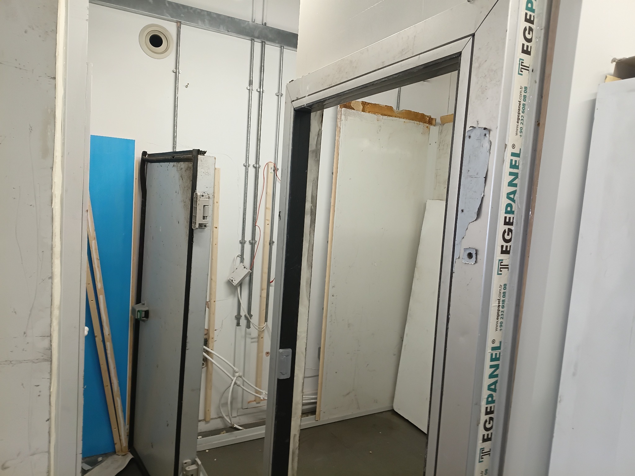 Cold room access point and frame details